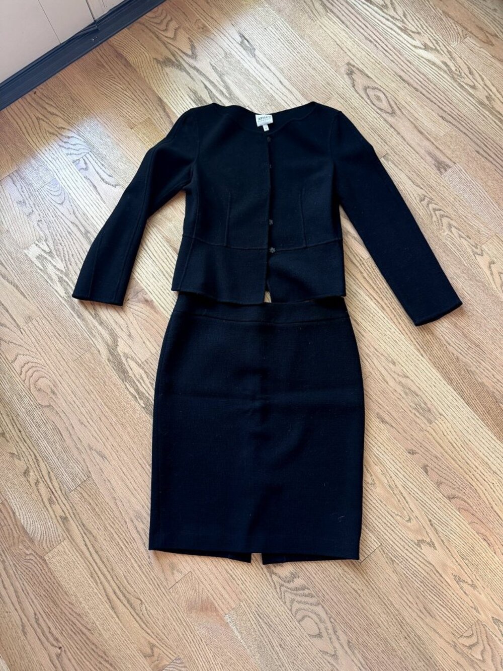 Armani Collezioni Black Peplum Jacket & Pencil Skirt Suit Hidden Snaps Size 6